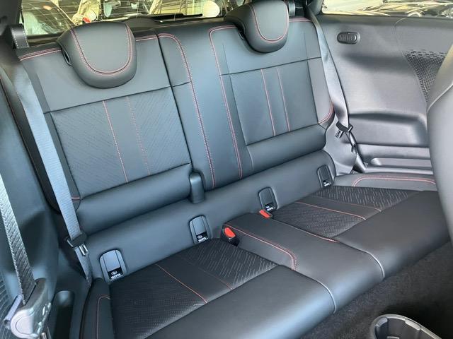 MINI JCW E ジョン・クーパー・ワークス・トリム 弊社元デモカー・サンルーフ・ハーマンカードン・電動シート・シートヒーター・ステアリングヒーター・全周囲カメラ・純正ナビ・ヘッドアップディスプレイ・アクティブクルーズコントロール・純正18AW(14枚目)