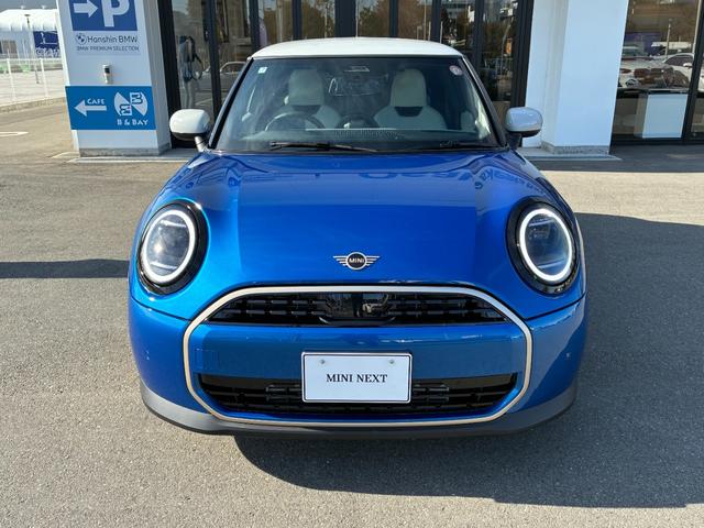 MINI クーパーC フェイバリット・トリム FAVOREDトリム・Mパッケージ・ハーマンカードンスピーカー・パワーシート・アップルカープレイ・アンドロイドオート・アクティブクルーズコントロール・ヘッドアップディスプレイ・シートヒーター(6枚目)