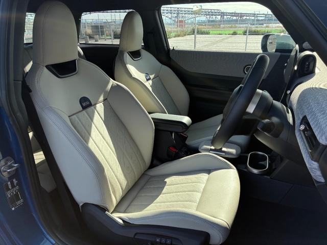 MINI クーパーC フェイバリット・トリム FAVOREDトリム・Mパッケージ・ハーマンカードンスピーカー・パワーシート・アップルカープレイ・アンドロイドオート・アクティブクルーズコントロール・ヘッドアップディスプレイ・シートヒーター(12枚目)