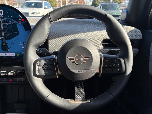 MINI クーパーC フェイバリット・トリム FAVOREDトリム・Mパッケージ・ハーマンカードンスピーカー・パワーシート・アップルカープレイ・アンドロイドオート・アクティブクルーズコントロール・ヘッドアップディスプレイ・シートヒーター(16枚目)