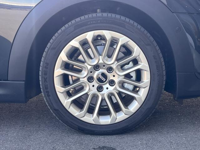 MINI クーパーS フェイバリット・トリム 弊社元デモカー ベスキンナイトシェードブルーシート ヘッドアップディスプレイ ステアリングヒーター シートヒーター 全周囲カメラ アクティブクルーズコントロール 純正HDDナビ LEDヘッドライト(13枚目)