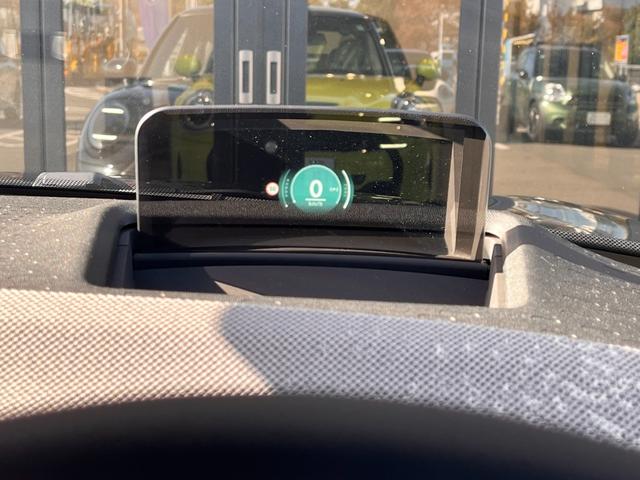 MINI クーパーS フェイバリット・トリム 弊社元デモカー ベスキンナイトシェードブルーシート ヘッドアップディスプレイ ステアリングヒーター シートヒーター 全周囲カメラ アクティブクルーズコントロール 純正HDDナビ LEDヘッドライト(25枚目)