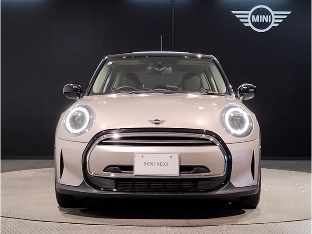 MINI クーパー クラシック・トリム 元レンタ プレミアムプラスPKG ヘッドアップディスプレイ シートヒーター Applecarplay バックカメラ 純正16インチアルミホイール ミラー内蔵ETC ユニオンジャックテールランプ(6枚目)