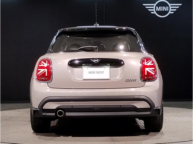 MINI クーパー クラシック・トリム 元レンタ プレミアムプラスPKG ヘッドアップディスプレイ シートヒーター Applecarplay バックカメラ 純正16インチアルミホイール ミラー内蔵ETC ユニオンジャックテールランプ(8枚目)