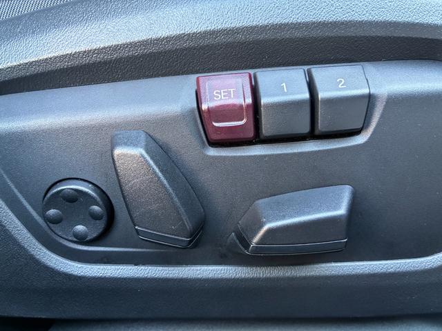 MINI クーパーC フェイバリット・トリム 元デモカー・Mパッケージ・フェイバードトリム・18インチホイール・harman/kardonスピーカー・ベスキンナイトブルーシート・マッサージ機能・電動シート・プライバシーガラス・ステアリングヒーター(16枚目)