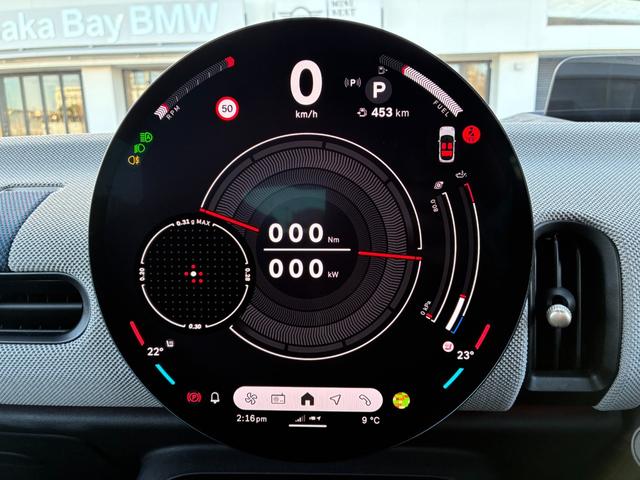 MINI クーパーC フェイバリット・トリム 元デモカー・Mパッケージ・フェイバードトリム・18インチホイール・harman/kardonスピーカー・ベスキンナイトブルーシート・マッサージ機能・電動シート・プライバシーガラス・ステアリングヒーター(23枚目)