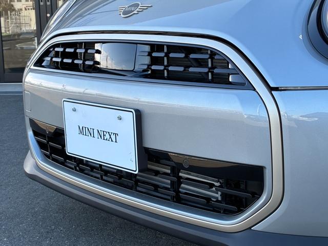MINI クーパーC フェイバリット・トリム 元デモカー・Mパッケージ・フェイバードトリム・18インチホイール・harman/kardonスピーカー・ベスキンナイトブルーシート・マッサージ機能・電動シート・プライバシーガラス・ステアリングヒーター(43枚目)
