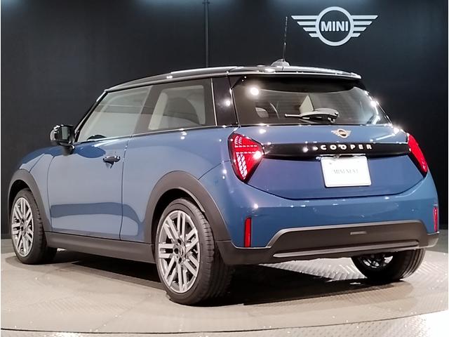 ＭＩＮＩ クーパーＣ　クラシック・トリム　ワンオーナー　ステアリングヒーター　シートヒーター　純正ＨＤＤナビ　ワイヤレスチャージ　バックカメラ　ＯＰ１７ＡＷ　ミラー内蔵ＥＴＣ　ＬＥＤヘッドライト　アクティブクルーズコントロール　元レンタカー（68枚目）