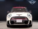 MINI ジョンクーパーワークス ジョンクーパーワークストリム JCWトリム・18インチホイール・ピアノブラックエクステリア・JCWスポーツシート・アップルカープレイ・ヘッドアップディスプレイ・衝突軽減ブレーキ・パーキングアシスト・バックカメラ・ドライビングモード(5枚目)