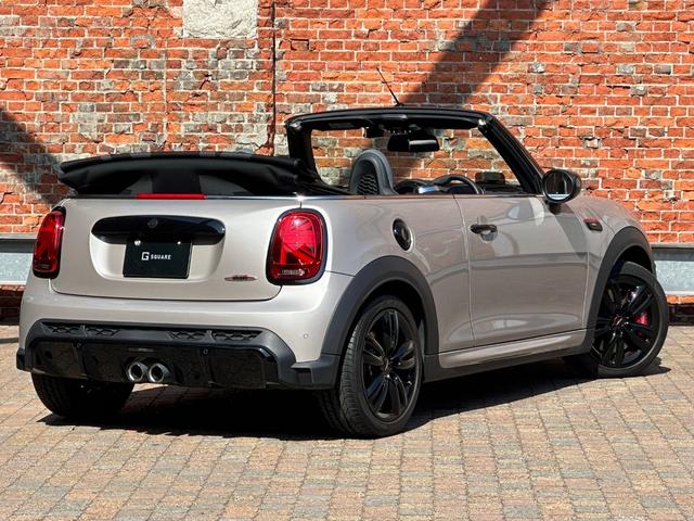 ＭＩＮＩ ＪＣＷ　コンバーチブルプレミアム＋Ｐ　ＪＣＷトリム　ＡＣＣ／純正ナビ／ＡｐｐｌｅＣａｒＰｌａｙ／シートヒータ／衝突軽減ブレーキ／前車接近警告／バックカメラ／ＥＴＣ／パーキングアシスト／ＬＥＤヘッドライト／純正１８インチホイール／ヘッドアップディスプレイ（4枚目）