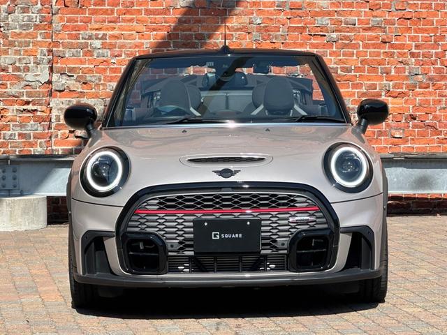 ＭＩＮＩ ＪＣＷ　コンバーチブルプレミアム＋Ｐ　ＪＣＷトリム　ＡＣＣ／純正ナビ／ＡｐｐｌｅＣａｒＰｌａｙ／シートヒータ／衝突軽減ブレーキ／前車接近警告／バックカメラ／ＥＴＣ／パーキングアシスト／ＬＥＤヘッドライト／純正１８インチホイール／ヘッドアップディスプレイ（5枚目）