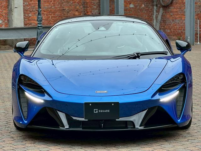 アルトゥーラ ベースグレード スポーツエキゾースト/Fリフター/グロスブラックPKG/カーボンインテリアPKG/テクノロジーPKG/プラクティカリーPKG/ブラックホイール/Bower&Wilkinsオーディオ/スマホインテPKG(5枚目)