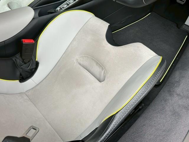 アルトゥーラ ベースグレード スポーツエキゾースト/Fリフター/グロスブラックPKG/カーボンインテリアPKG/テクノロジーPKG/プラクティカリーPKG/ブラックホイール/Bower&Wilkinsオーディオ/スマホインテPKG(12枚目)