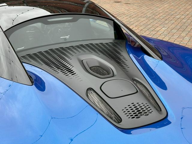 アルトゥーラ ベースグレード スポーツエキゾースト/Fリフター/グロスブラックPKG/カーボンインテリアPKG/テクノロジーPKG/プラクティカリーPKG/ブラックホイール/Bower&Wilkinsオーディオ/スマホインテPKG(15枚目)