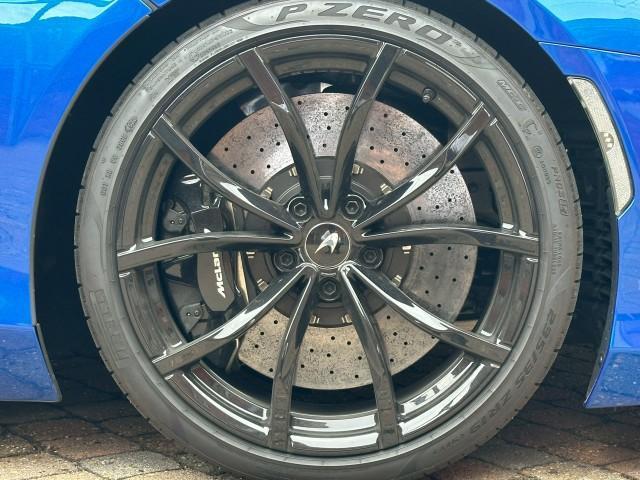 アルトゥーラ ベースグレード スポーツエキゾースト/Fリフター/グロスブラックPKG/カーボンインテリアPKG/テクノロジーPKG/プラクティカリーPKG/ブラックホイール/Bower&Wilkinsオーディオ/スマホインテPKG(18枚目)