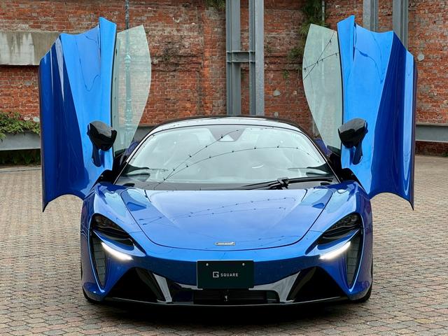 アルトゥーラ ベースグレード スポーツエキゾースト/Fリフター/グロスブラックPKG/カーボンインテリアPKG/テクノロジーPKG/プラクティカリーPKG/ブラックホイール/Bower&Wilkinsオーディオ/スマホインテPKG(24枚目)