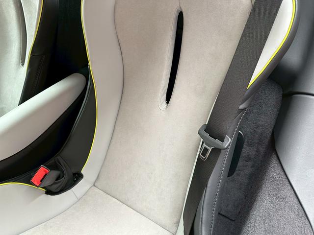 アルトゥーラ ベースグレード スポーツエキゾースト/Fリフター/グロスブラックPKG/カーボンインテリアPKG/テクノロジーPKG/プラクティカリーPKG/ブラックホイール/Bower&Wilkinsオーディオ/スマホインテPKG(52枚目)