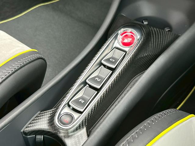 アルトゥーラ ベースグレード スポーツエキゾースト/Fリフター/グロスブラックPKG/カーボンインテリアPKG/テクノロジーPKG/プラクティカリーPKG/ブラックホイール/Bower&Wilkinsオーディオ/スマホインテPKG(70枚目)