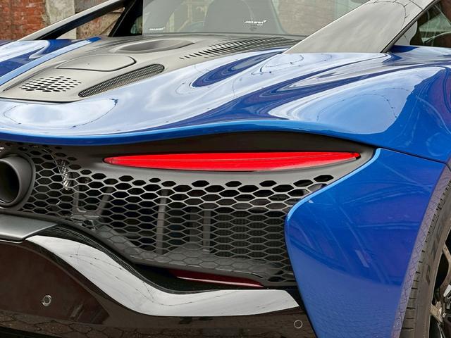 アルトゥーラ ベースグレード スポーツエキゾースト/Fリフター/グロスブラックPKG/カーボンインテリアPKG/テクノロジーPKG/プラクティカリーPKG/ブラックホイール/Bower&Wilkinsオーディオ/スマホインテPKG(77枚目)