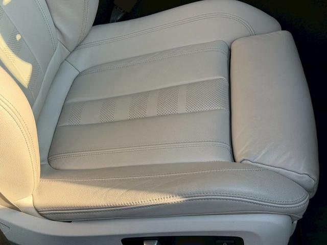 Ｘ６ 　ホワイト革／ハイラインＰ　コンフォートＰ／パノラマサンルーフ／全周囲カメラ／オートトランク／１オーナー／２１インチホイール／ソフトクローズドア／パドルシフト（27枚目）