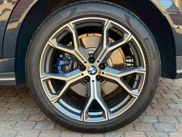 Ｘ６ 　ホワイト革／ハイラインＰ　コンフォートＰ／パノラマサンルーフ／全周囲カメラ／オートトランク／１オーナー／２１インチホイール／ソフトクローズドア／パドルシフト（33枚目）