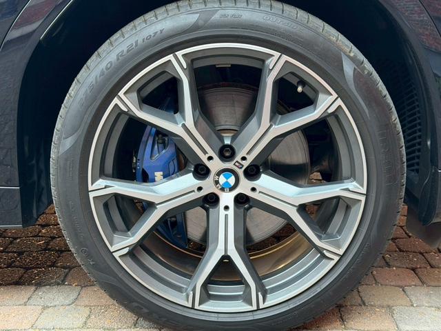 Ｘ６ 　ホワイト革／ハイラインＰ　コンフォートＰ／パノラマサンルーフ／全周囲カメラ／オートトランク／１オーナー／２１インチホイール／ソフトクローズドア／パドルシフト（35枚目）