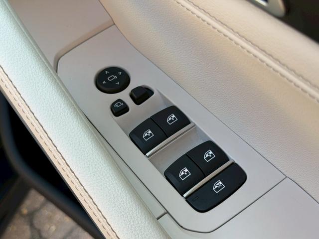 Ｘ６ 　ホワイト革／ハイラインＰ　コンフォートＰ／パノラマサンルーフ／全周囲カメラ／オートトランク／１オーナー／２１インチホイール／ソフトクローズドア／パドルシフト（40枚目）