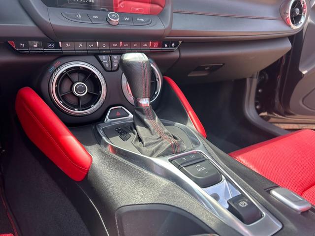 コンバーチブル　正規ディーラー車／黒赤レザー／シートヒーター／ベンチレーションシート／ＡｐｐｌｅＣａｒＰｌａｙ／バックモニター／ＢＯＳＥサウンド／ブラインドスポットモニタ／ヘッドアップディスプレイ／オートライト／(47枚目)