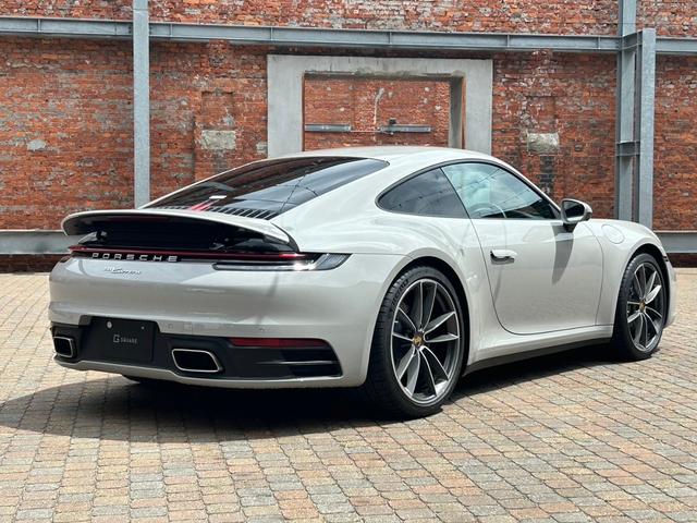 ９１１ ９１１カレラ　１オーナ／１４ｗａｙ／スポクロ／ＯＰホイール／シートヒーター左右／スポーツクロノＰＫＧ／パワステ＋／２０．２１インチクラシックホイール／ＰＤＬＳ＋／レーンチェンジアシスト／プライバシーガラス／クレヨン（8枚目）