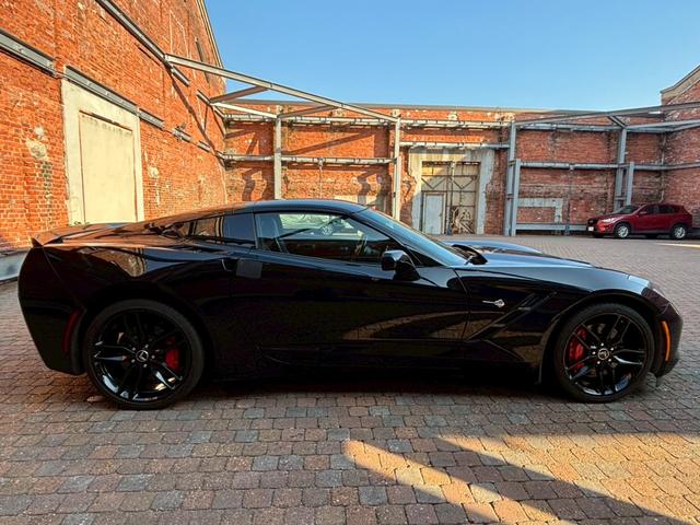 シボレーコルベット Ｚ５１　２ＬＴ　黒革／シートヒーター／ベンチレーション／メモリー付きパワーシート／パフォーマンスＰＫＧ／バックカメラ／クルーズコントロール／ワンオフマフラー／ＢＯＳＥサウンド／Ｆ１９／Ｒ２０インチブラックホイール／（5枚目）
