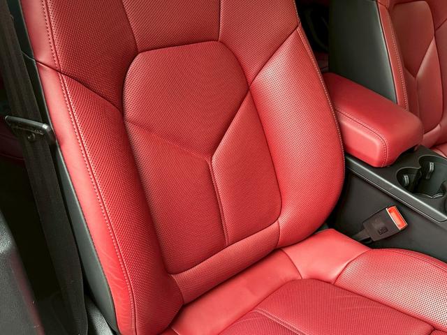 マカン マカンＧＴＳ　１オーナー／サンルーフ／シートクーラー／エアサス／レザーパッケージ／パワーステリングプラス／１４ｗａｙコンフォートシート／スポーツクロノパッケージ／ブラインドスポットモニター／ＡｐｐｌｅＣａｒＰｌａｙ（14枚目）