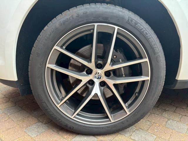 PORSCHE MACAN MACAN Best Japan Spec Recon Car for Import Malaysia