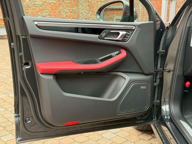 PORSCHE MACAN MACAN TURBO