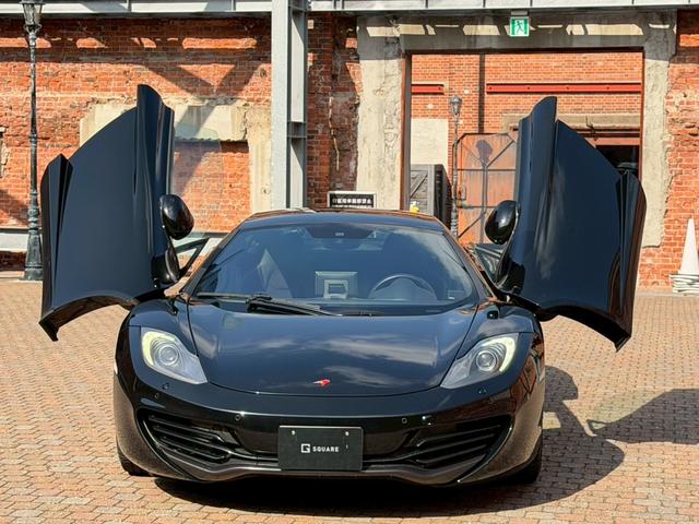 MP4-12C ベースグレード メリディアンサラウンドシステム/カーボンブラック/カーボンファイバーインテリアアップグレード/ホイールフィニッシュ(3枚目)