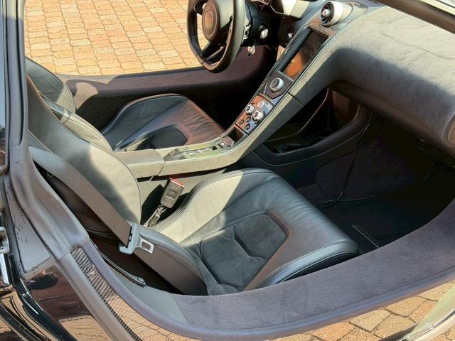 MP4-12C ベースグレード メリディアンサラウンドシステム/カーボンブラック/カーボンファイバーインテリアアップグレード/ホイールフィニッシュ(16枚目)