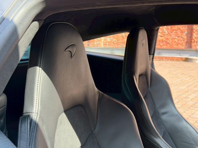 MP4-12C ベースグレード メリディアンサラウンドシステム/カーボンブラック/カーボンファイバーインテリアアップグレード/ホイールフィニッシュ(20枚目)