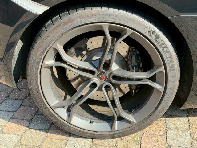 MP4-12C ベースグレード メリディアンサラウンドシステム/カーボンブラック/カーボンファイバーインテリアアップグレード/ホイールフィニッシュ(35枚目)