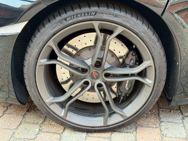 MP4-12C ベースグレード メリディアンサラウンドシステム/カーボンブラック/カーボンファイバーインテリアアップグレード/ホイールフィニッシュ(75枚目)