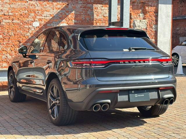 マカン マカンＴ　スポーツクロノ／ボルドーレザー／シートヒーター／パノラマサンルーフ／ヒーター付きＧＴステアリング／純正２０インチアルミホイール／全方位カメラ／ヘッドレストポルシェクレスト／電動リアゲート／ＬＥＤヘッド（18枚目）