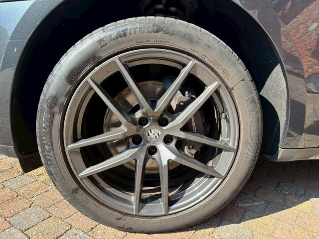 マカン マカンＴ　スポーツクロノ／ボルドーレザー／シートヒーター／パノラマサンルーフ／ヒーター付きＧＴステアリング／純正２０インチアルミホイール／全方位カメラ／ヘッドレストポルシェクレスト／電動リアゲート／ＬＥＤヘッド（22枚目）