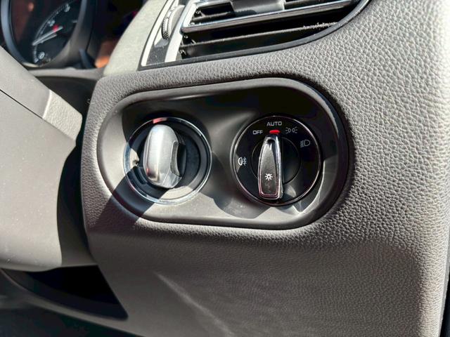 マカン マカンＴ　スポーツクロノ／ボルドーレザー／シートヒーター／パノラマサンルーフ／ヒーター付きＧＴステアリング／純正２０インチアルミホイール／全方位カメラ／ヘッドレストポルシェクレスト／電動リアゲート／ＬＥＤヘッド（32枚目）