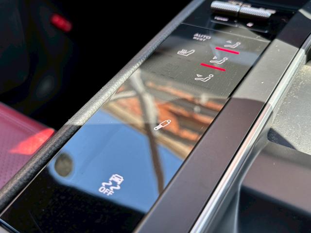 マカン マカンＴ　スポーツクロノ／ボルドーレザー／シートヒーター／パノラマサンルーフ／ヒーター付きＧＴステアリング／純正２０インチアルミホイール／全方位カメラ／ヘッドレストポルシェクレスト／電動リアゲート／ＬＥＤヘッド（39枚目）