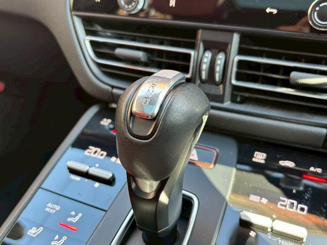 マカン マカンＴ　スポーツクロノ／ボルドーレザー／シートヒーター／パノラマサンルーフ／ヒーター付きＧＴステアリング／純正２０インチアルミホイール／全方位カメラ／ヘッドレストポルシェクレスト／電動リアゲート／ＬＥＤヘッド（41枚目）