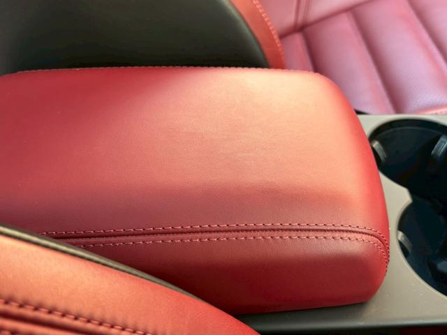 マカン マカンＴ　スポーツクロノ／ボルドーレザー／シートヒーター／パノラマサンルーフ／ヒーター付きＧＴステアリング／純正２０インチアルミホイール／全方位カメラ／ヘッドレストポルシェクレスト／電動リアゲート／ＬＥＤヘッド（43枚目）