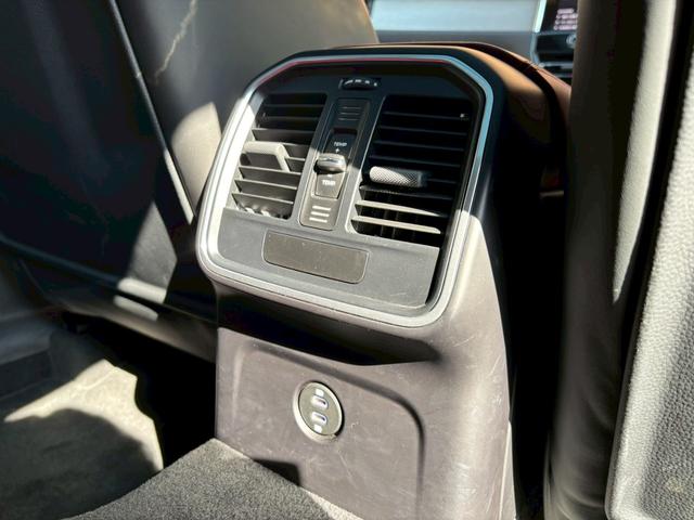 マカン マカンＴ　スポーツクロノ／ボルドーレザー／シートヒーター／パノラマサンルーフ／ヒーター付きＧＴステアリング／純正２０インチアルミホイール／全方位カメラ／ヘッドレストポルシェクレスト／電動リアゲート／ＬＥＤヘッド（50枚目）