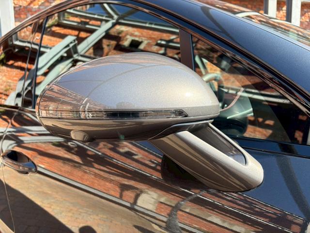 マカン マカンＴ　スポーツクロノ／ボルドーレザー／シートヒーター／パノラマサンルーフ／ヒーター付きＧＴステアリング／純正２０インチアルミホイール／全方位カメラ／ヘッドレストポルシェクレスト／電動リアゲート／ＬＥＤヘッド（56枚目）