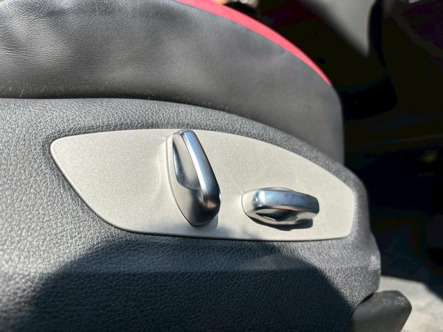 マカン マカンＴ　スポーツクロノ／ボルドーレザー／シートヒーター／パノラマサンルーフ／ヒーター付きＧＴステアリング／純正２０インチアルミホイール／全方位カメラ／ヘッドレストポルシェクレスト／電動リアゲート／ＬＥＤヘッド（70枚目）