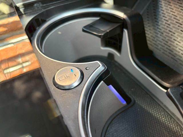 Ｇクラス Ｇ４５０ｄ　ローンチエディション　ワンオーナー／ホワイト革／サンルーフ／シートヒーター／ベンチレーション／純正ナビ・地デジ／シートマッサージャー／ブルメスターサウンド／冷温機能付きドリンクホルダー／ボディ同色背面タイヤカバー／（9枚目）