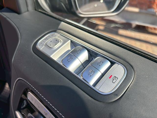 Ｇクラス Ｇ４５０ｄ　ローンチエディション　ワンオーナー／ホワイト革／サンルーフ／シートヒーター／ベンチレーション／純正ナビ・地デジ／シートマッサージャー／ブルメスターサウンド／冷温機能付きドリンクホルダー／ボディ同色背面タイヤカバー／（28枚目）