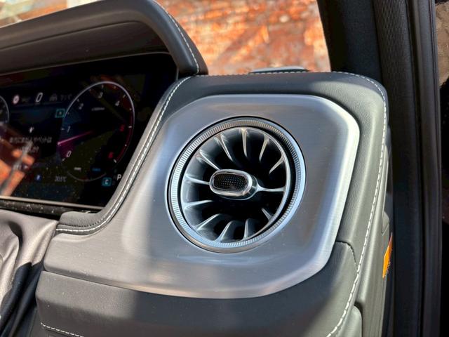 Ｇクラス Ｇ４５０ｄ　ローンチエディション　ワンオーナー／ホワイト革／サンルーフ／シートヒーター／ベンチレーション／純正ナビ・地デジ／シートマッサージャー／ブルメスターサウンド／冷温機能付きドリンクホルダー／ボディ同色背面タイヤカバー／（32枚目）